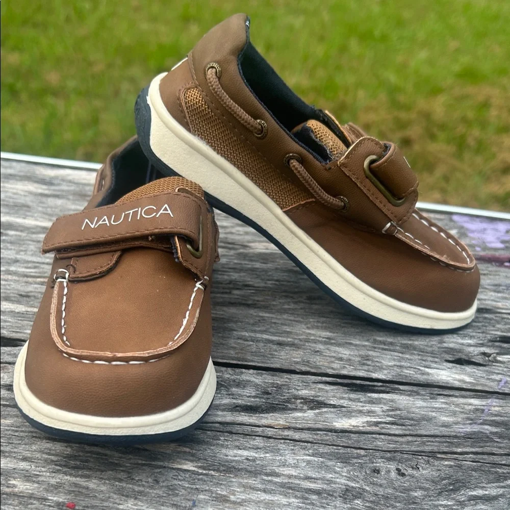 Nautica Brown Boat Shoes, Kid Size 10, Brown & white, New